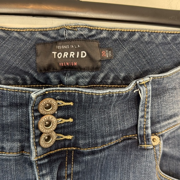 Torrid High Rise Distressed Jeggings. Ankle /Cropped. Plus Size 20. - Picture 4 of 11